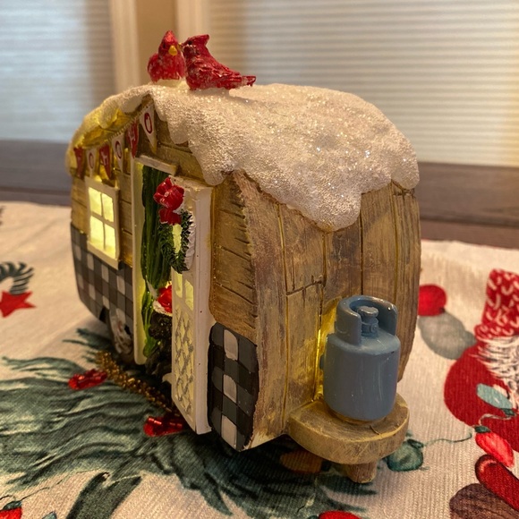 Lighted Snowy Christmas Camper With Cardinals & A Black Lab Resin Decor - Picture 8 of 16